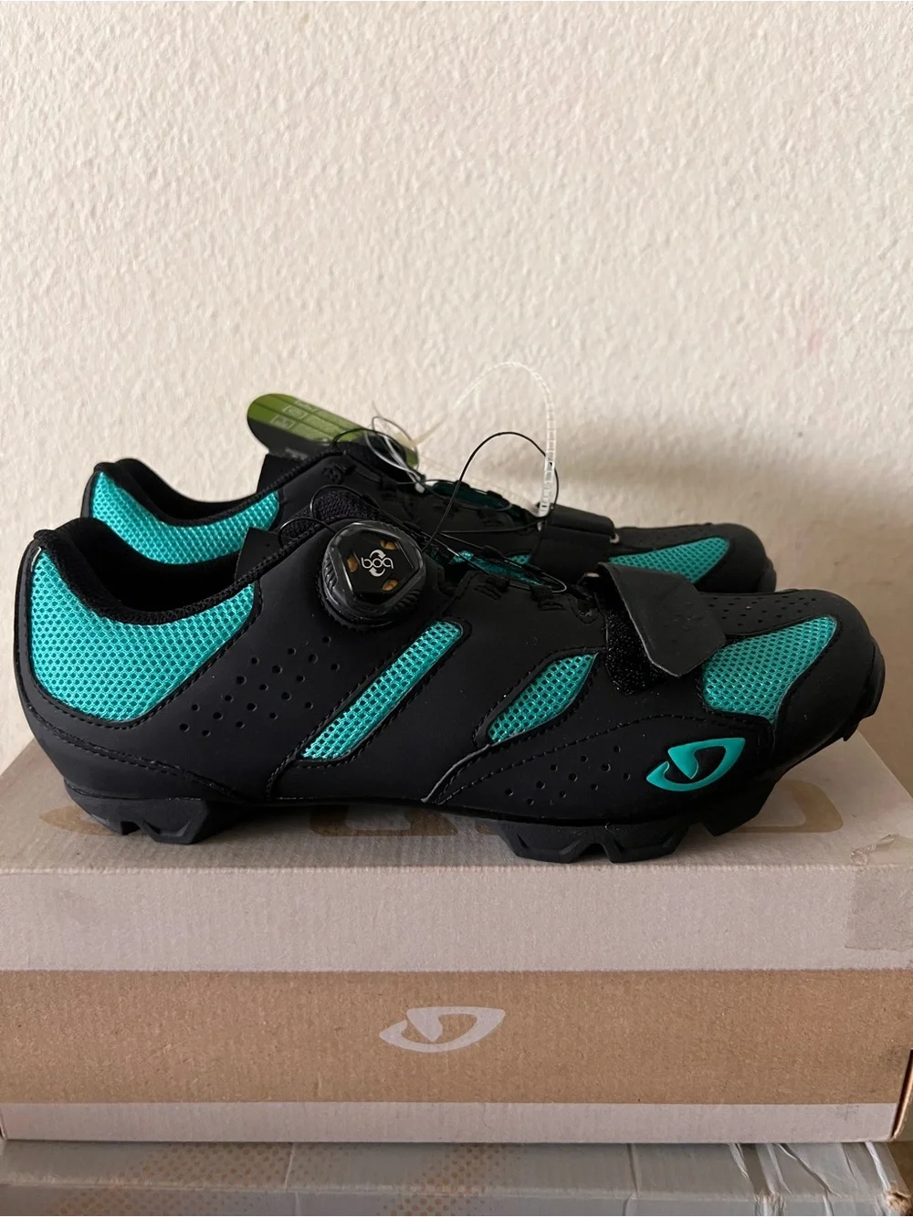 Giro Women's Cycling Shoes in Teal and Black with Boa-style Dial